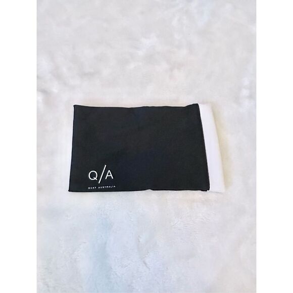 Quay black and white sunglasses case - Picture 2 of 5